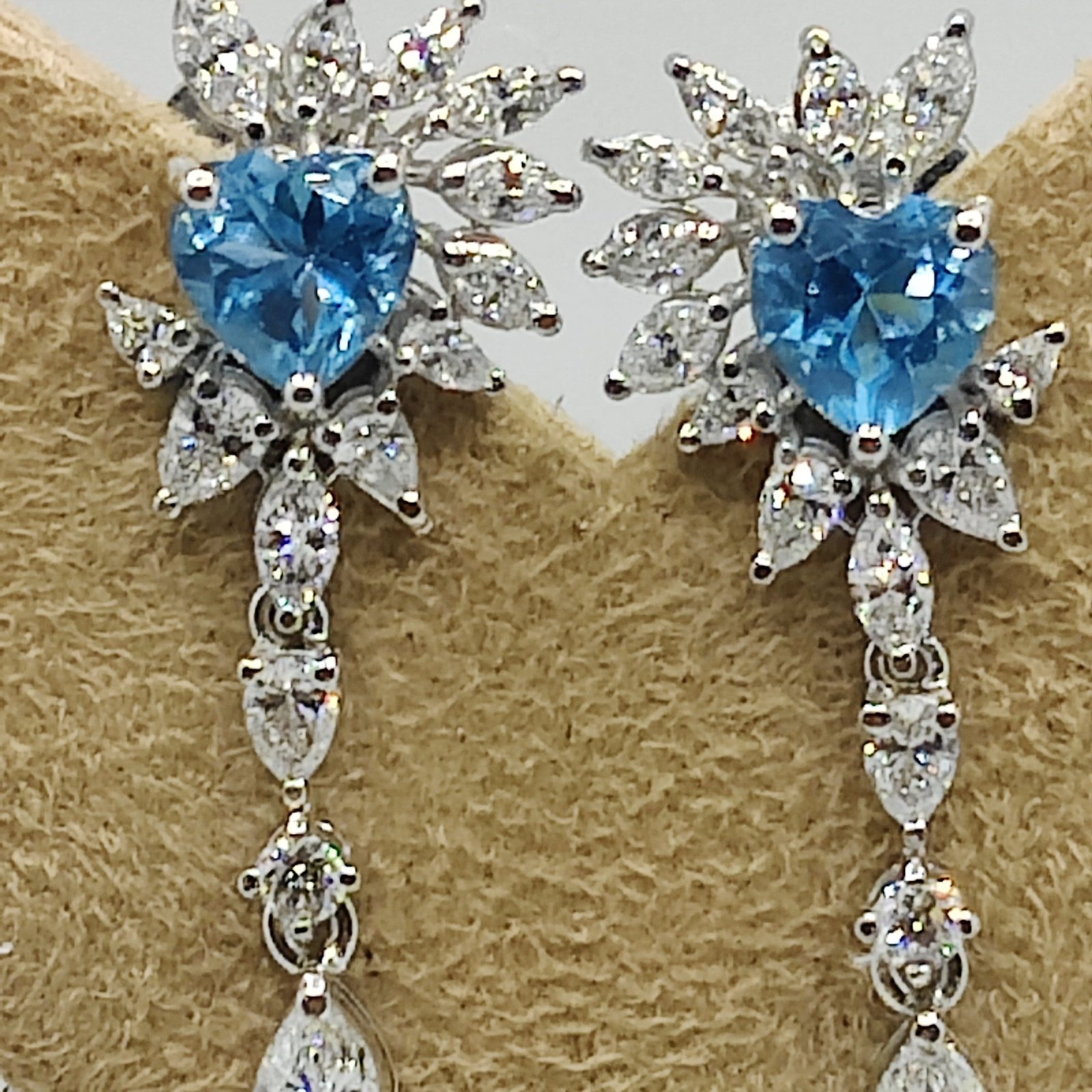 14K Gold Blue Stone Elegant Earring